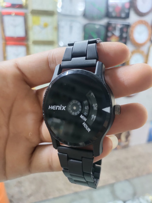 Henix black dial